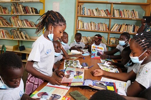 Un formateur exclu d'un établissement scolaire pour avoir porté